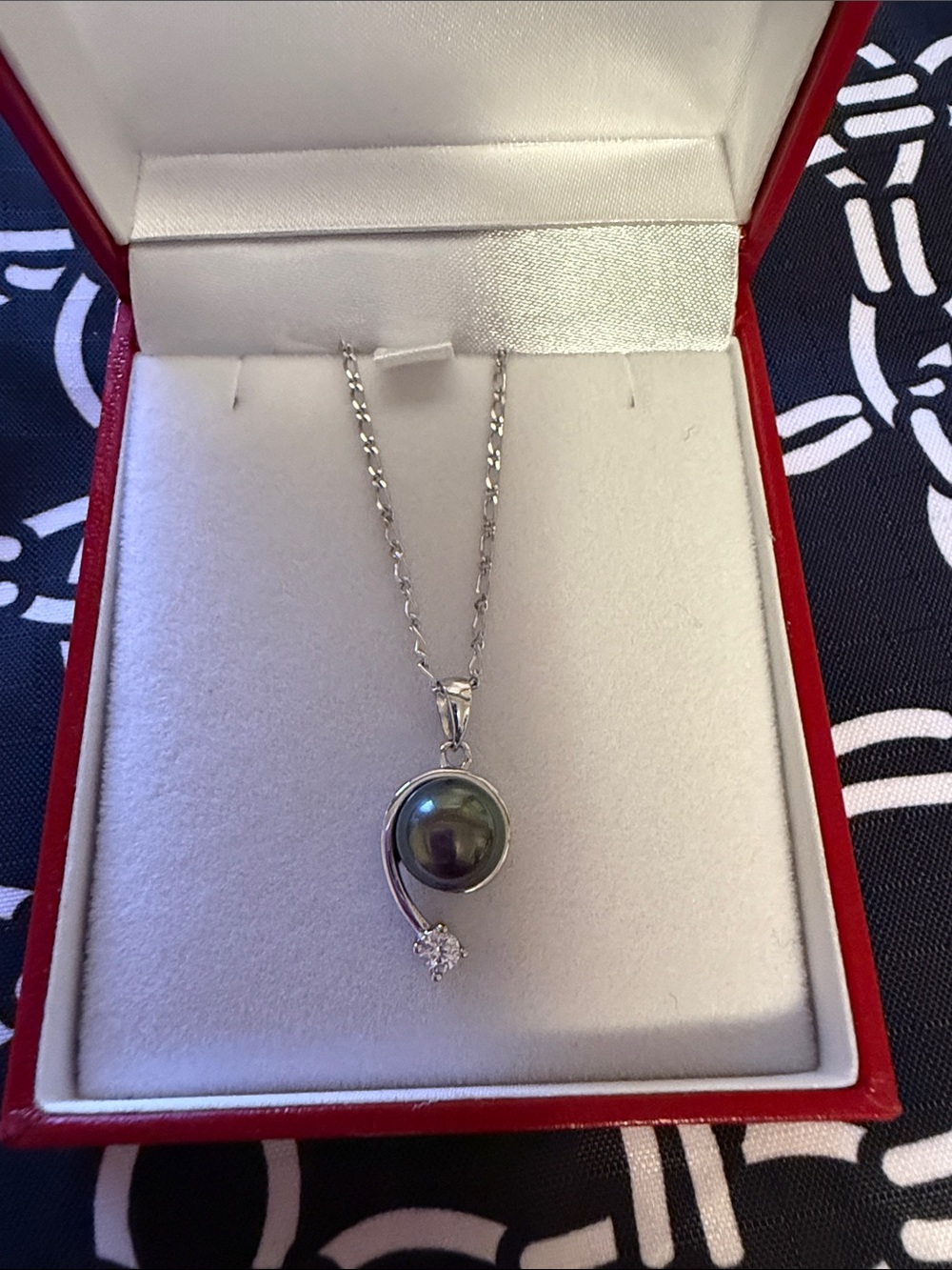 Sterling Silver Black Pearl Pendant Necklace